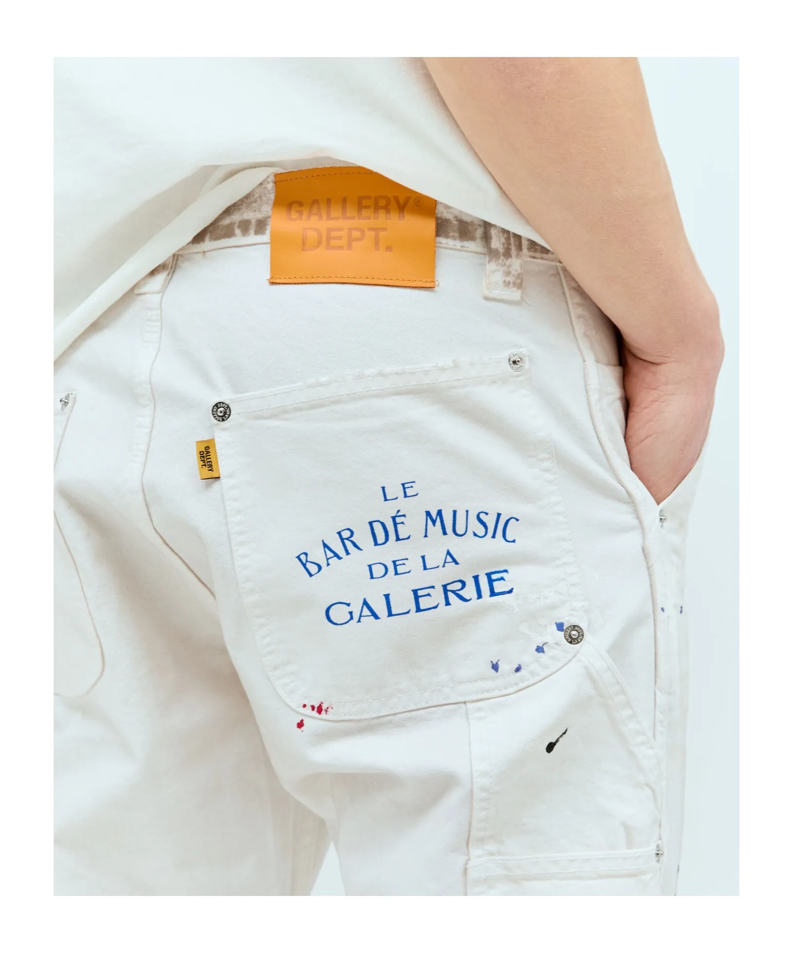 GALLERY DEPT. PAINTED CARPENTER FLARE graffiti logging pants, size 30/32/34/36, pure logging workwear style! Super heavy industry, mud dyeing and cleaning, worn out holes, all molded and customized, accessories are complete and correct! Artificial ink graffiti, tedious and heavy work